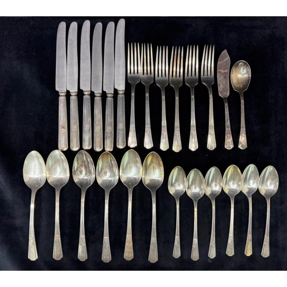 Vtg Court Silverplate, 1939 by International Silver Service for 6 Plus 2 Extras